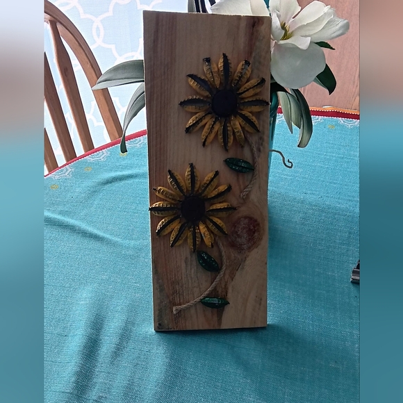 Bottle Cap Hanging Sunflower Wall Art, Upcycled, Yellow/Green, NWOT, Unbranded - Picture 1 of 4
